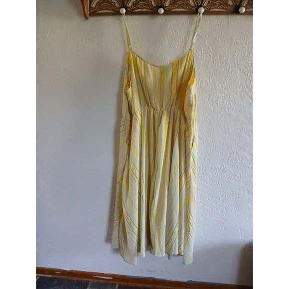 Torrid Butter Yellow Striped Sleeveless Dress Size 2X Spring Easter Romantic - Picture 3 of 4